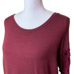 American Eagle WOMEN’S 𝅺 maroon split open back crochet sleeve sweatshirt Photo 1