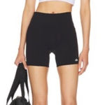 Alo Yoga ALO Gray Sleeveless Cropped Racerback Tank Top Photo 0