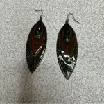 Metal multicolor glossy peacock feather dangle earrings Green Photo 0