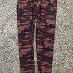 Alphalete Surface Power Pink/Purple Camo Leggings Small Photo 1