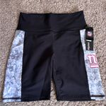 NFL  Women's NY Giants bike shorts size large NWT Photo 0