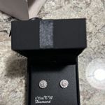 Sterling Silver NIB  1/10th carat diamond cluster earrings Photo 0