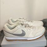 Nike -  MD RUNNER 2 size 8.5 Off-White and Light Gray Sneakers like new Photo 6