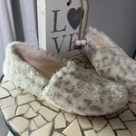 Toms NWOT fuzzy shoes Photo 1