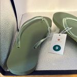 Shade & Shore  Green Sandals Classic Design​ Photo 5