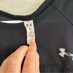 Under Armour  Accelerate Black Slit Back Top Size Medium Photo 2