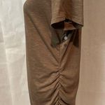 Elegant Brown T Photo 0