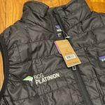 Patagonia NWT  women's nano puff Black Quilted Vest LOGO IN FRONT size M Photo 1