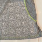 Athleta Challenger Gray Heathered Tee Shirt. Size Small. EUC Photo 7