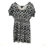 Delirious size medium short sleeve babydoll‎ fit blouse black and white Photo 0