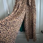 Chic Leopard Print Wide Photo 1