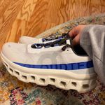 On Clouds Size 7 Photo 0