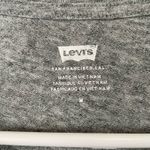 Levi's Levi’s Grey Graphic Tee M Womens Short Sleeve Cotton Casual Crew Neck Photo 2