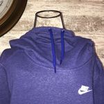 Nike sweatshirt WOMEN'S HOODIE WITH EMBROIDERED LOGO IN CONTRAST funnel … Photo 2