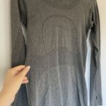 Lululemon Athletica gray long sleeved shirt knit design running compression Photo 3