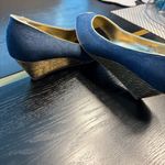 A J Valenci Peep Toe Denim Wedge Pumps Blue Gold Trim Size 9W – EUC Photo 9