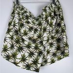 Briggs New York  Green Palm Print Women's Cargo Shorts Photo 2