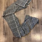 Old Navy Women’s Black plaid Scarf Photo 0