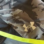 Under Armour NWOT Fly by 2.0 Printed Shorts Black/Quirky Lime/Reflective Photo 10