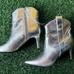 Guess New Wurlie Western Stiletto Heeled Metallic Snakeskin Bootie, Size 5.5 Photo 4