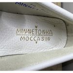 Minnetonka  White Kilty Fringe Moccasins Womens 10 Western Boho Boat Sole Shoes Photo 7