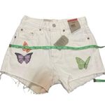 Levi's NWT  501 Light Stonewash Butterfly Shorts Size 24 Photo 6