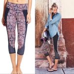 Athleta  Salutation Chatarunga Colorblock Cropped Capri Legging XS #227943-01‎ Photo 1