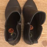 G by Guess  brown size zip up ankle booties size 9.5 Photo 5