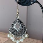 Paparazzi Gracefully Gatsby White Dangle Earrings Photo 1