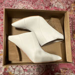 Boutique Mi.iM slip on white booties Photo 0