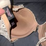 Victoria's Secret Gorgeous Cream Lace crochet Very Sexy Pushup Bra 32DD Photo 3