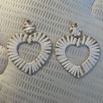 Elegant White Heart Photo 1