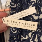 Alice + Olivia womens 4 small Jacki V neck lace dress navy blue with rose new Photo 4