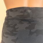 Lululemon  Athletica City skirt 10 camo stretch high low hem SK 3103 Photo 8