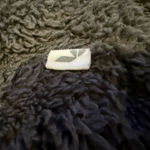 Koolaburra by UGG Gray Fuzzy Sherpa Vest | Size Small Black Photo 4