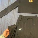 ASICS warm up set Photo 1