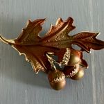 Amazing Vintage Leaf & Acorn Brooch Gold Tone Matte Green Brown & Copper Enamels Photo 3