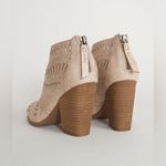 Buckle Not Rated Groove Thang Shoe Photo 2