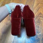 Vince Camuto  Gathie platform loafer clog in red velvet with chunky chain 8.5 Photo 6