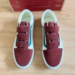 Vans  Old Skool V Burgundy Women 9.0
US Mens 7.5 US Photo 2