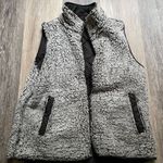 Black Quilted Reversible Gray Sherpa Zip Up Vest Size Medium Cozy Winter Layer‎ Photo 3
