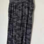 Athleta  Salutation Camo‎ Joggers Black Size Medium Photo 2