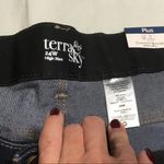 Terra & Sky NWT  High Rise Capri Jeans Photo 2