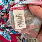 Tommy Bahama  Golf Sleeveless Quarter Tropical Zip Top. Size Medium. Photo 9