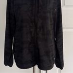 Vuori  Outdoor Trainer Shell Black Camo Lightweight Water Resistant Jacket size M Photo 4