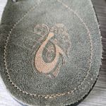 OluKai Mauka Flip Flop Sandals Olive Green Leather Womens Size 10 Discontinued Photo 11