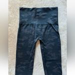 Spanx Womens Look At Me Now Seamless Cropped Leggings Black Camo Sz Large Photo 3