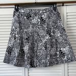 kim rogers  Black and White Floral Mini‎ Skirt Pleats Size 10 Lined Side Zip Photo 0