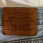 Levi Strauss & CO. Levi Strauss Women's Blue Denim High Rise Distressed Capri Ankle Jeans Size 25 Photo 3
