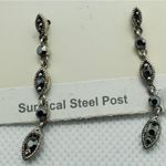 Trifari NWT  Dangling Earrings Photo 1